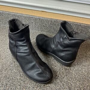 Arcopedico Black Synthetic Ankle Boot Womens EU 39 US 8.5 Zip Lightweight Bootie